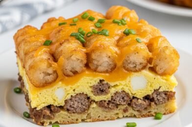 Tater Tot Breakfast Casserole – Easy, Cheesy & Perfect for Busy Mornings